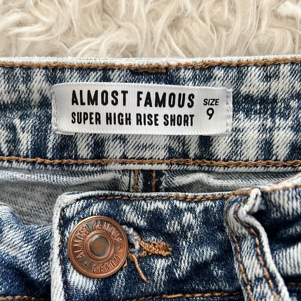 Almost Famous Super High Rise Shorts - Picture 6 of 11